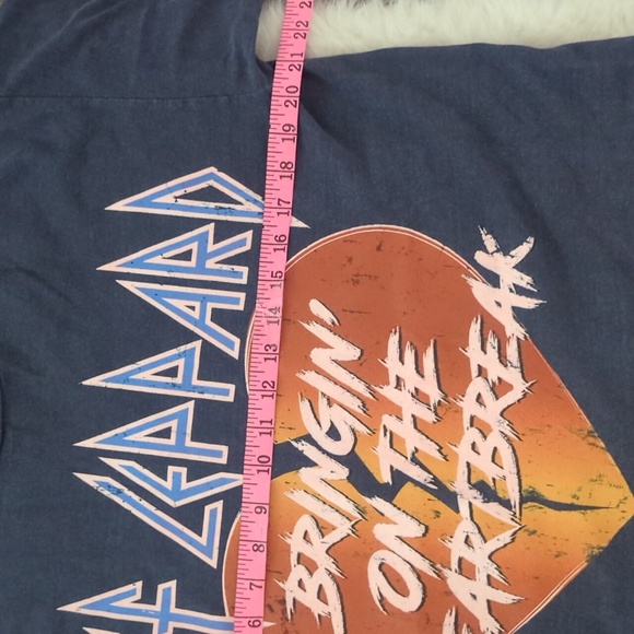 FOREVER 21 ° GOODIE TWO SLEEVES Def Leppard Graphic Tee ~ NWOT - Picture 7 of 8
